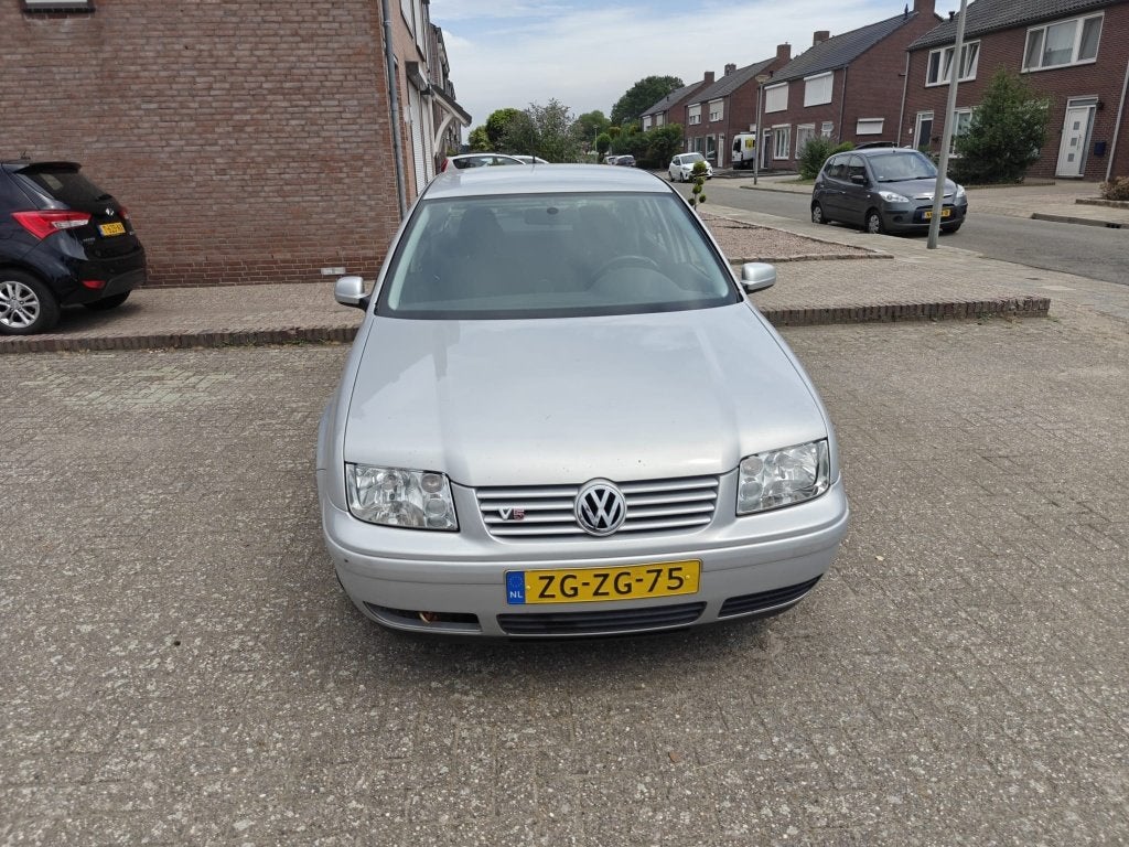 Volkswagen Bora 2.3 110KW 1999 Grijs, Auto's, Volkswagen, Particulier, Bora, Airbags, Airconditioning, Centrale vergrendeling