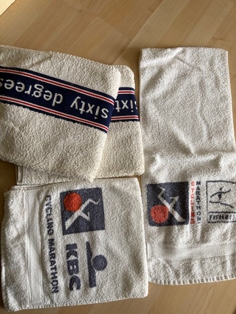 4 Sport/Douchehanddoeken, Ophalen of Verzenden, Zo goed als nieuw, Wit, Handdoek