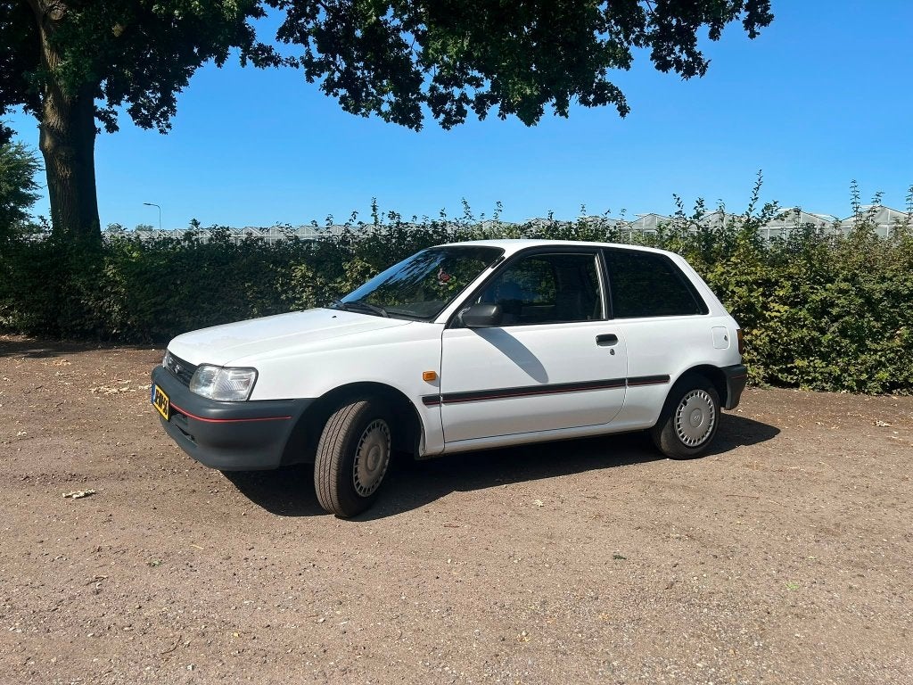 Toyota Starlet 1.3 XLI 12V E2 1995 Wit/NAP/Trekhaak, Stof, 4 cilinders, Wit, Origineel Nederlands