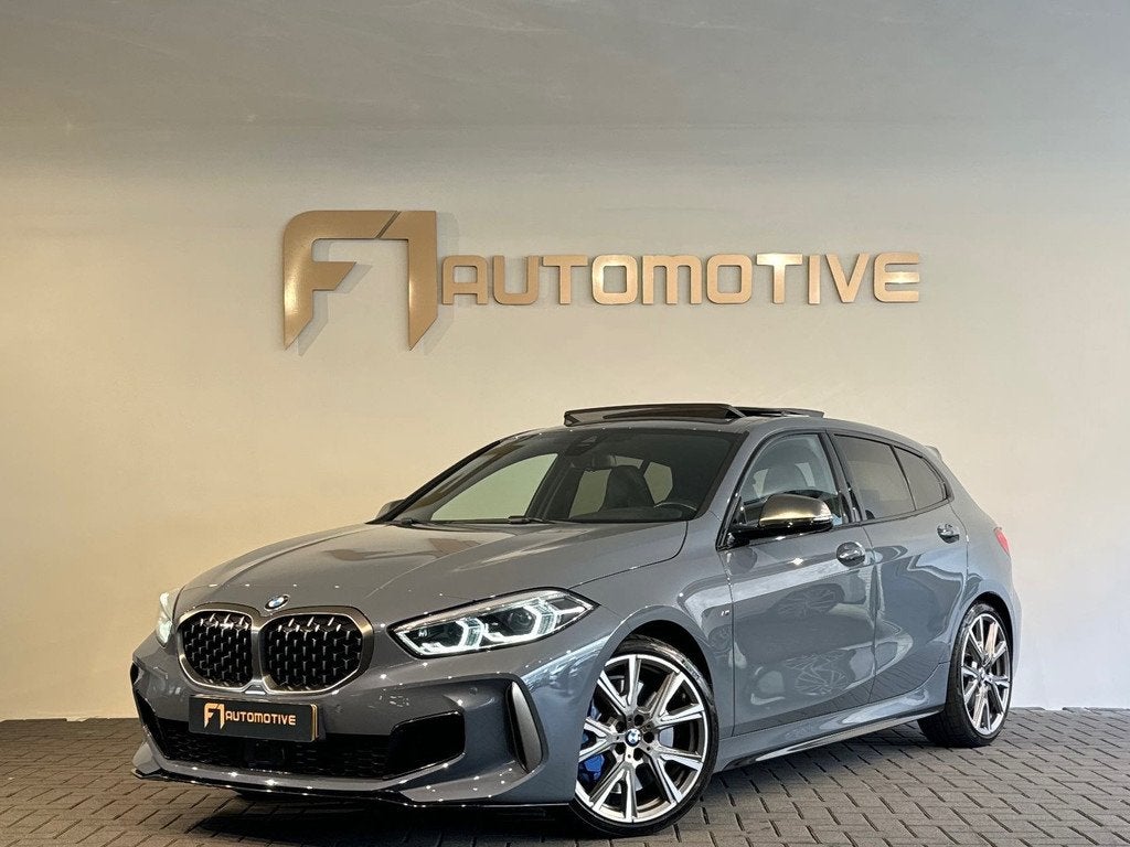 BMW 1-serie M135i xDrive High Executive Pano|Memory|HuD|H/K, Auto's, BMW, Bedrijf, Te koop, 1-Serie, 4x4, ABS, Achteruitrijcamera
