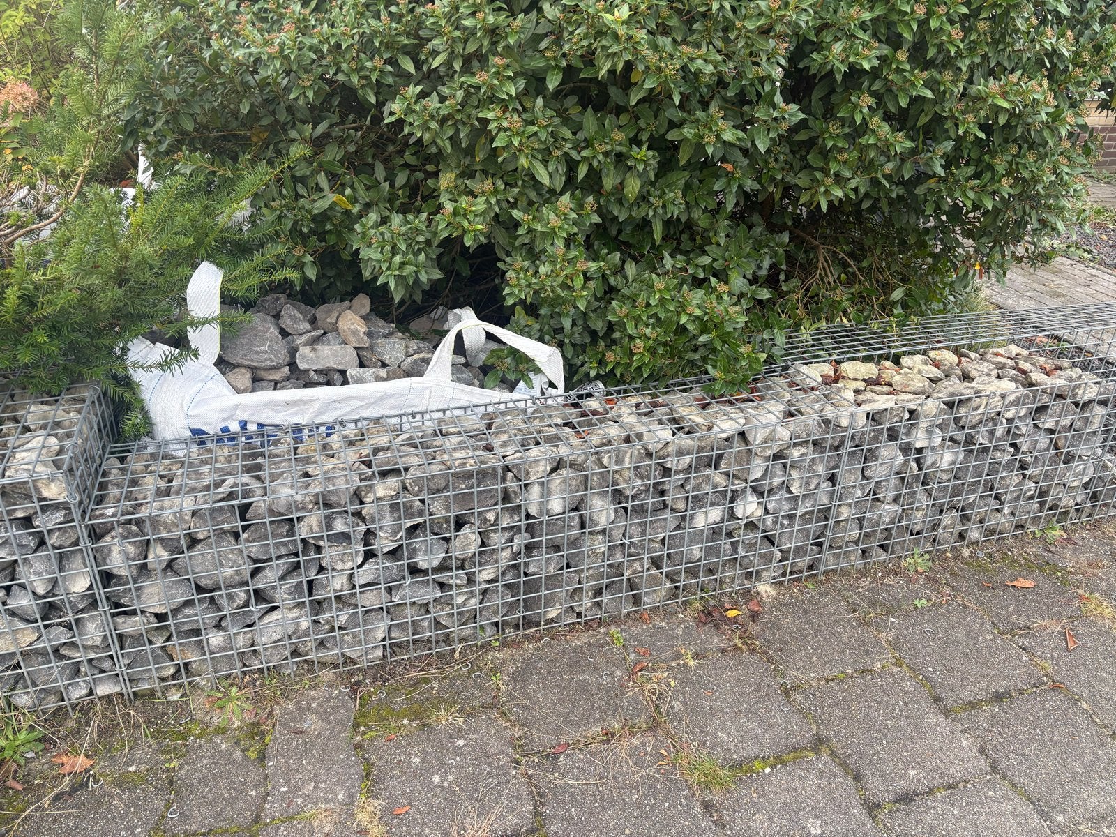 Gratis af te halen: Partij stenen in big bags, Ophalen, Gebruikt, Grijs, Kei