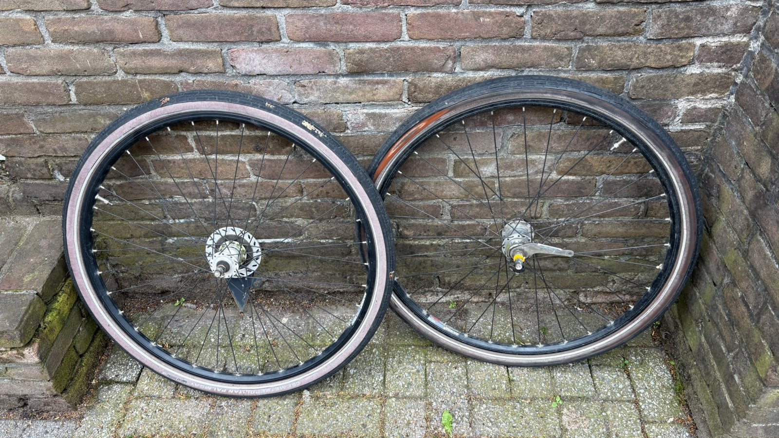 Wielen 28 inch 2 stuks, Fietsen en Brommers, Fietsonderdelen, Wiel, Gebruikt, Ophalen of Verzenden, Aluminium