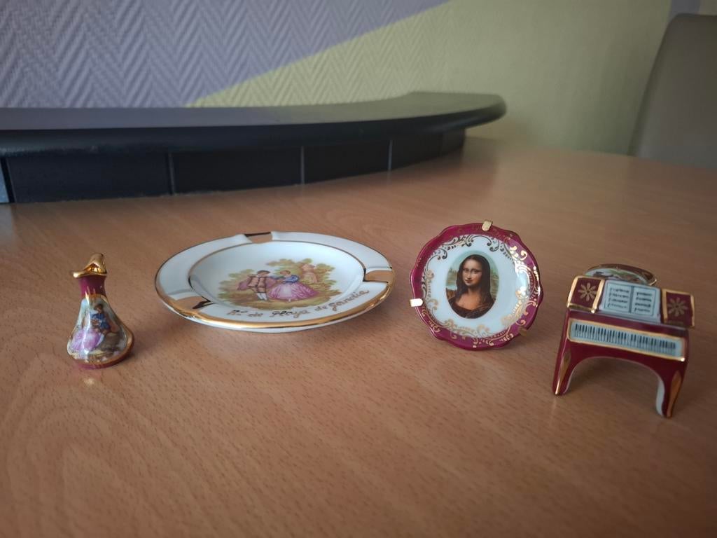 Set van 4 decoratieve miniatuur porseleinen items, Ophalen