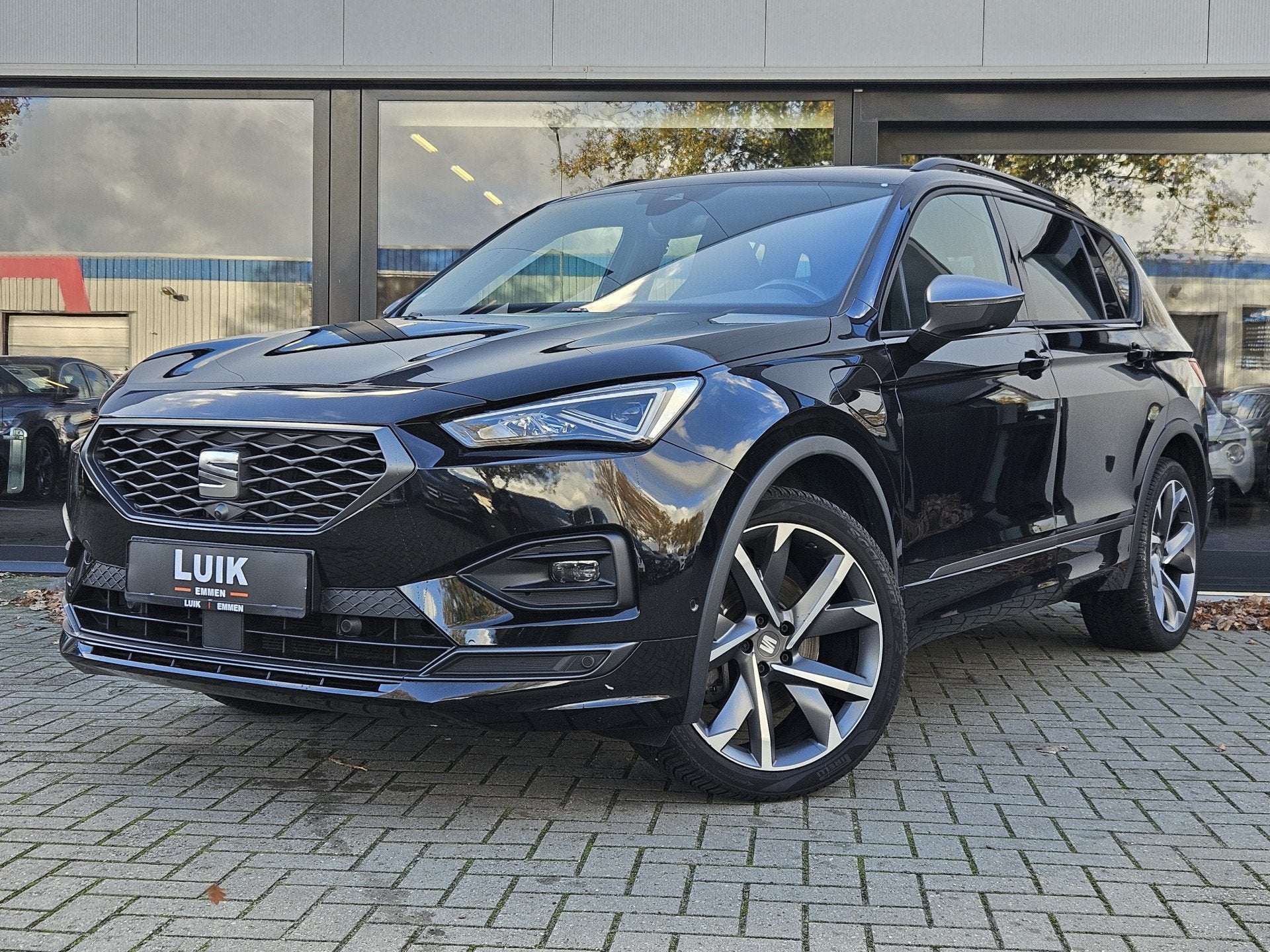 SEAT Tarraco 1.4 TSI e-Hybrid PHEV FR + PANO DAK + LED + ADA, Auto's, Dealer onderhouden, Gebruikt, 4 cilinders, Zwart