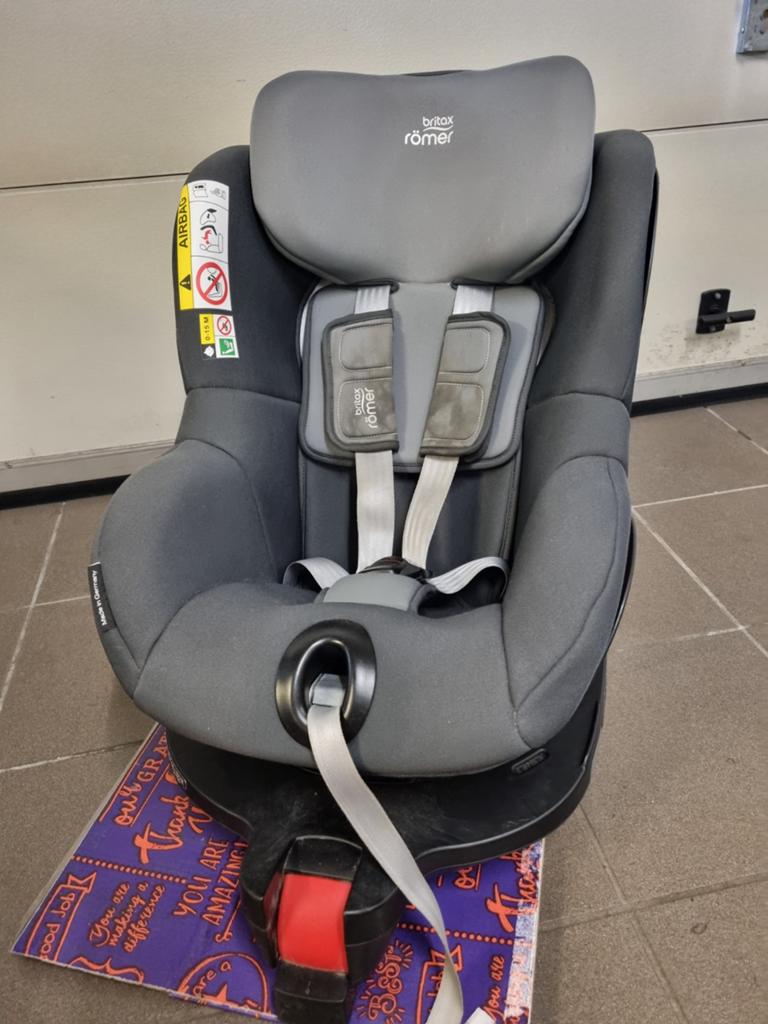 Britax Romer dualfix M i-size grijs, Kinderen en Baby's, Autostoeltjes, Romer, Gebruikt, 15 t/m 36 kg, Ophalen of Verzenden