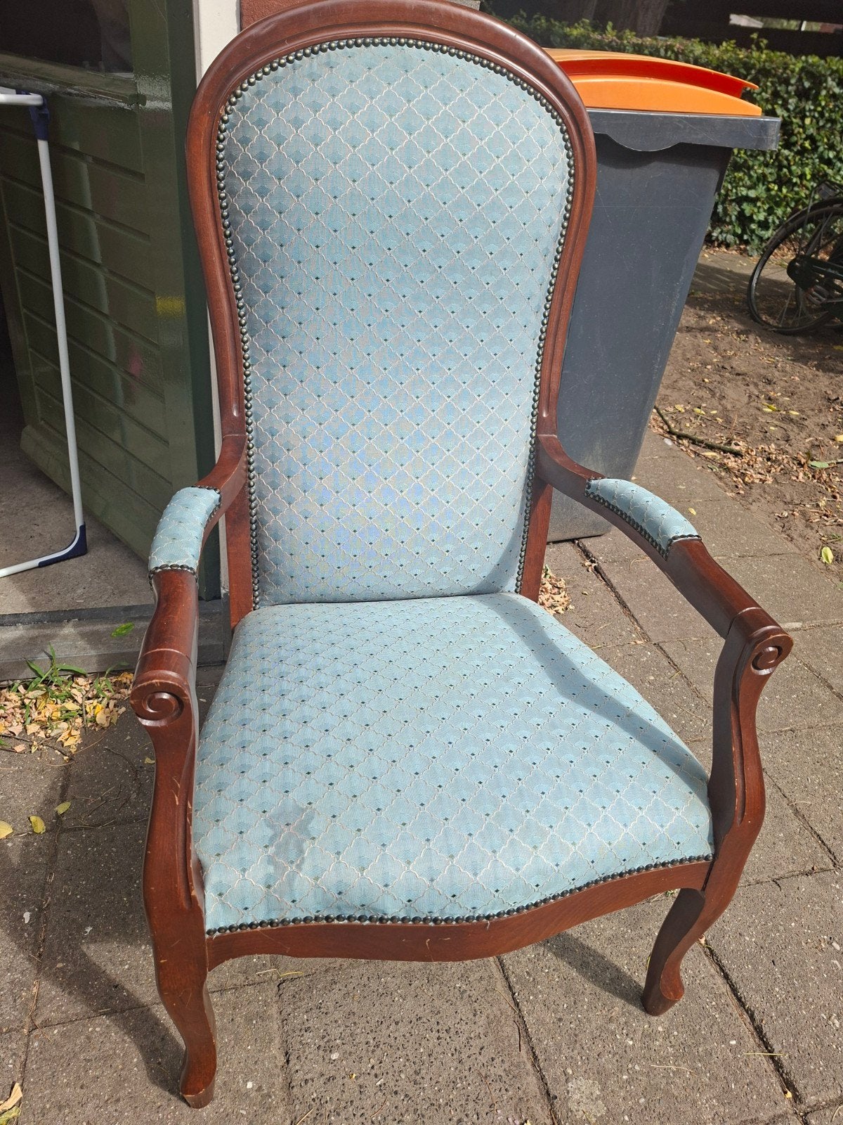 GRATIS Antieke fauteuil met blauwe bekleding, Antiek en Kunst, Antiek | Meubels | Stoelen en Banken, Ophalen of Verzenden