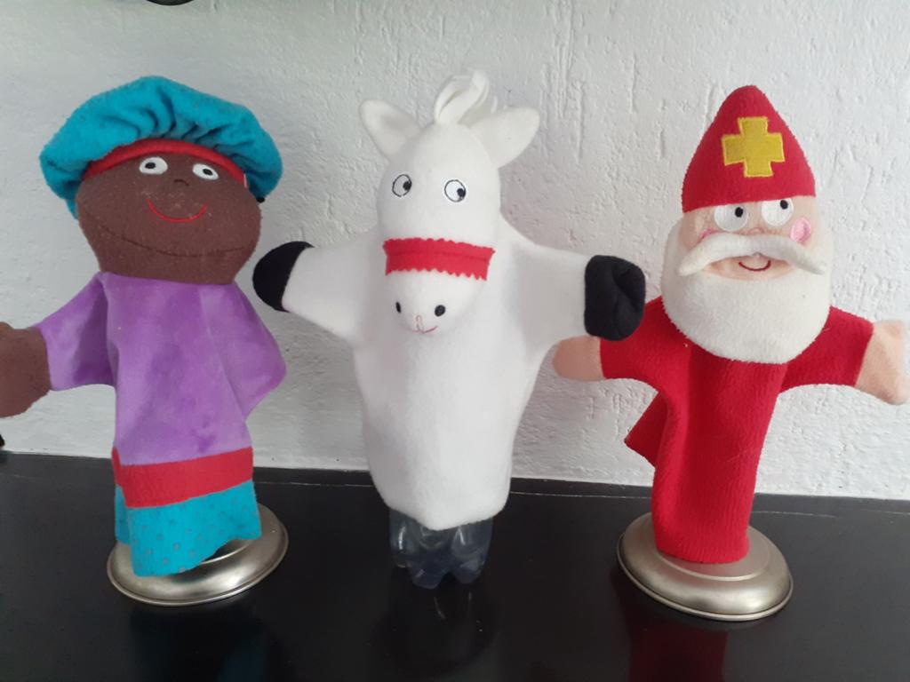Sinterklaas Piet en paard handpoppen, Verzamelen, Poppen, Zo goed als nieuw, Pop, Ophalen of Verzenden