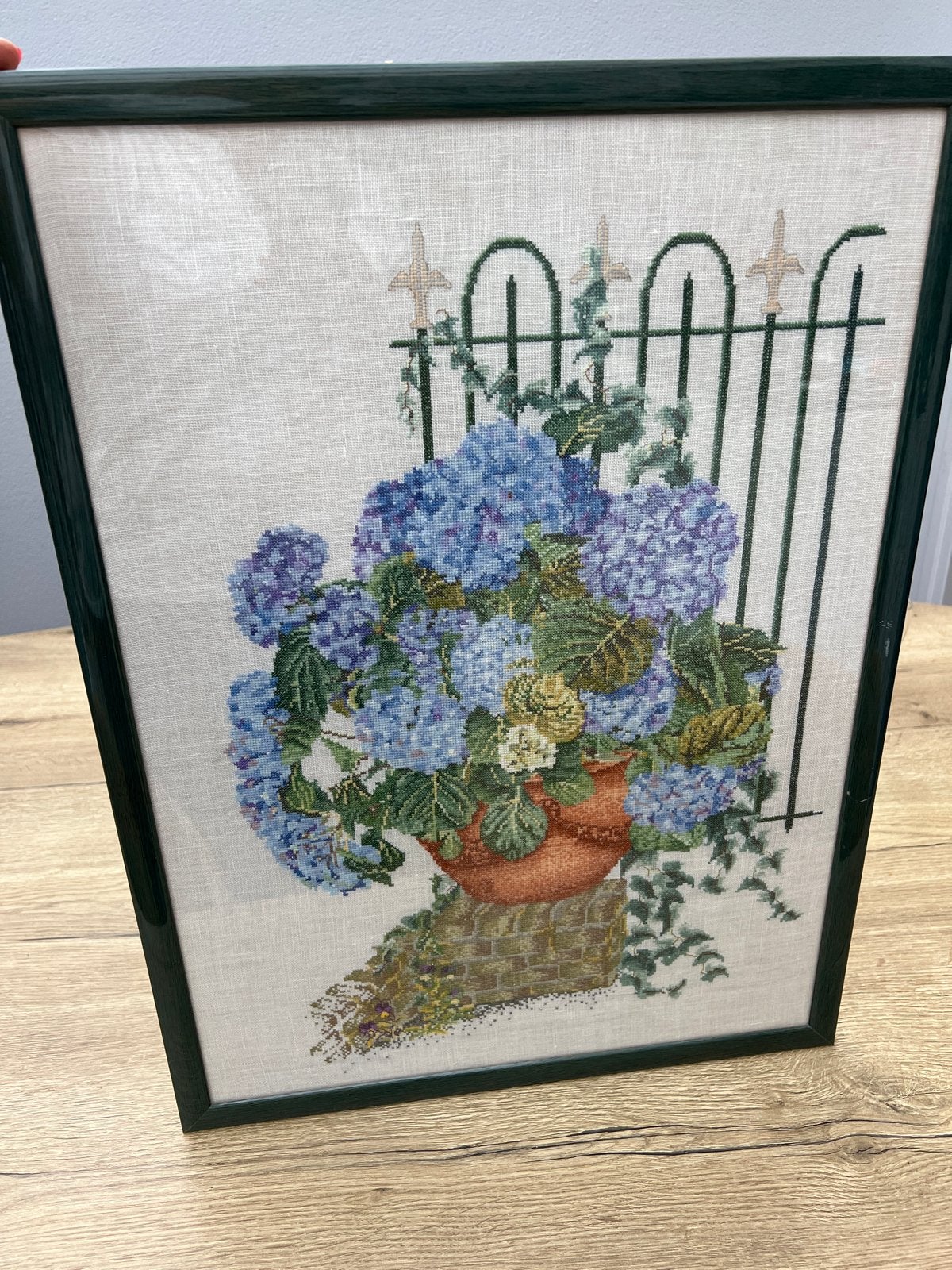 Borduurwerk Hortensia's in Pot - Ingelijst, Huis en Inrichting, Ophalen, Zo goed als nieuw
