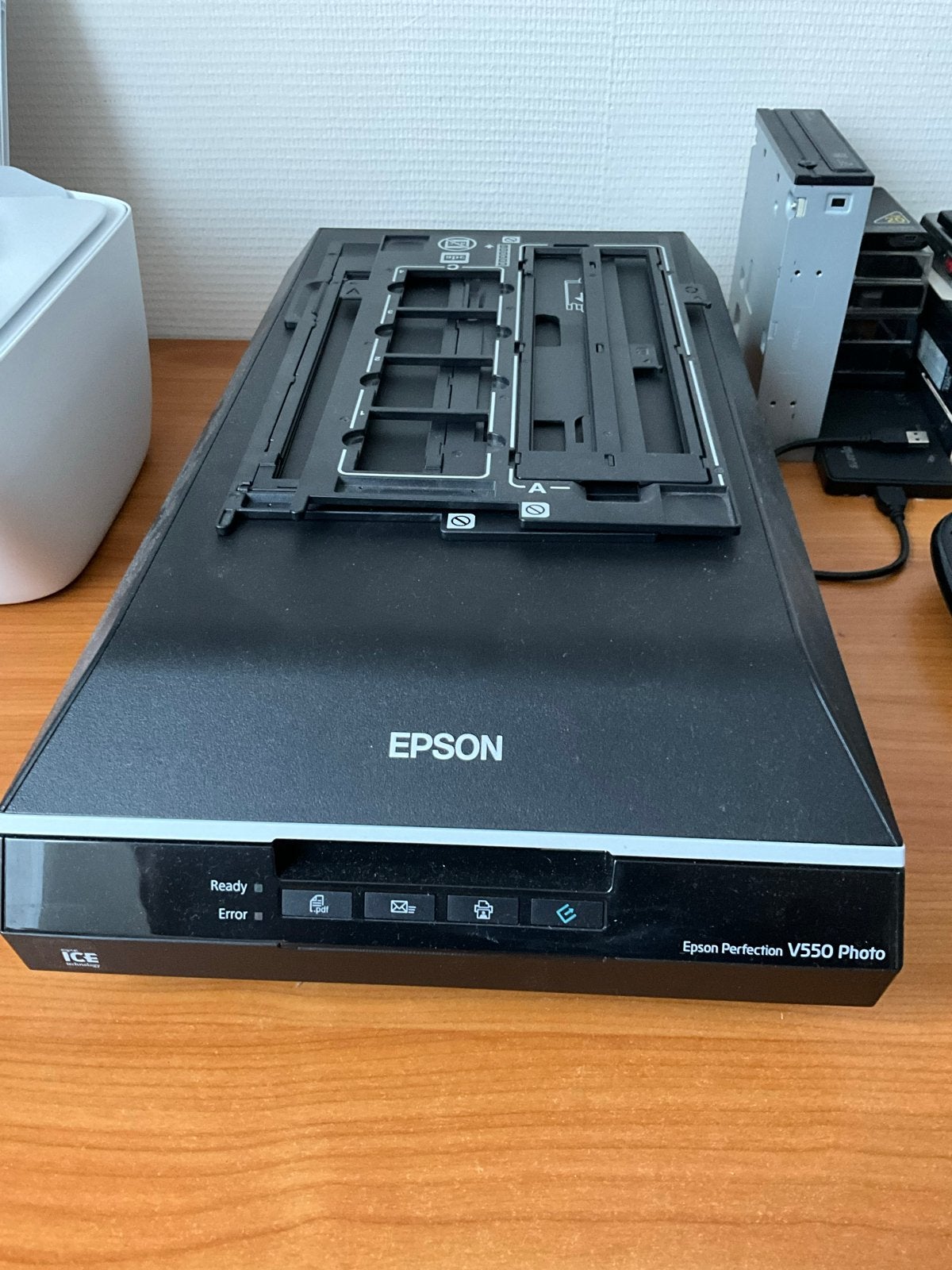 Epson Perfection V550 Photo scanner, Ophalen of Verzenden, Zo goed als nieuw, Flatbedscanner, MacOS