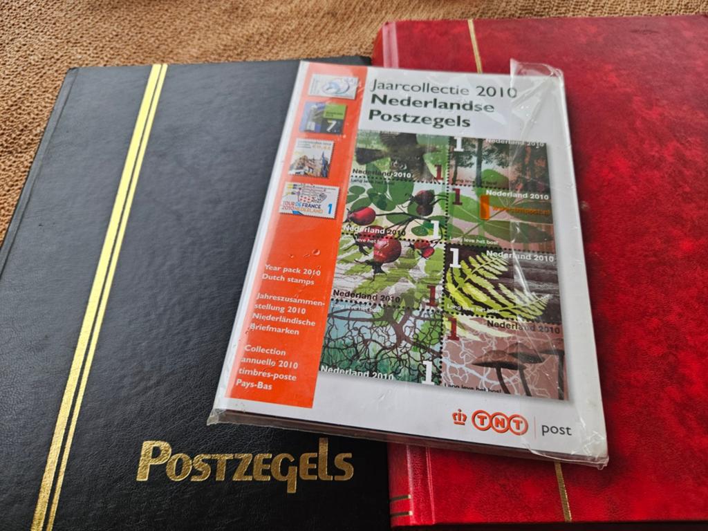 Postzegelcollectie: Nederland en Buitenland, Jaarcollectie, Postzegels en Munten, Postzegels | Volle albums en Verzamelingen, Ophalen
