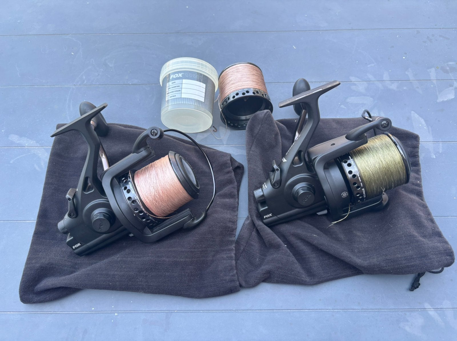 2 x Fox stratos fs 12000 e big pit baitrunner molen, Ophalen of Verzenden, Gebruikt, Molen