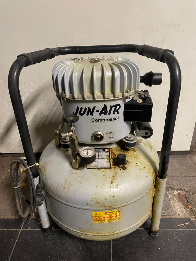 Jun-Air Compressor Model 6 – defect – voor onderdelen, Doe-het-zelf en Verbouw, Compressors, Ophalen, Gebruikt