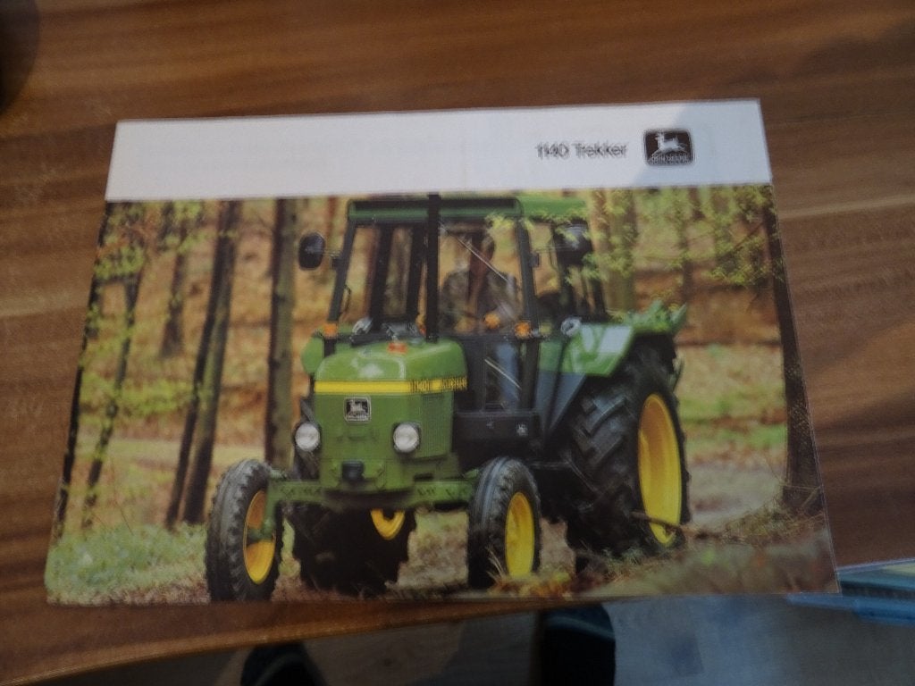 John deere 1140 tot 3040 trekkers folders, Boeken, Catalogussen en Folders, Ophalen of Verzenden, Zo goed als nieuw, Folder