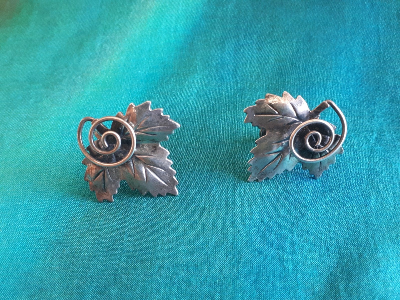 Oude Zilveren Schroef Oorbellen Bladmotief., Sieraden, Tassen en Uiterlijk, Antieke sieraden, Ophalen of Verzenden, Zilver, Oorbellen