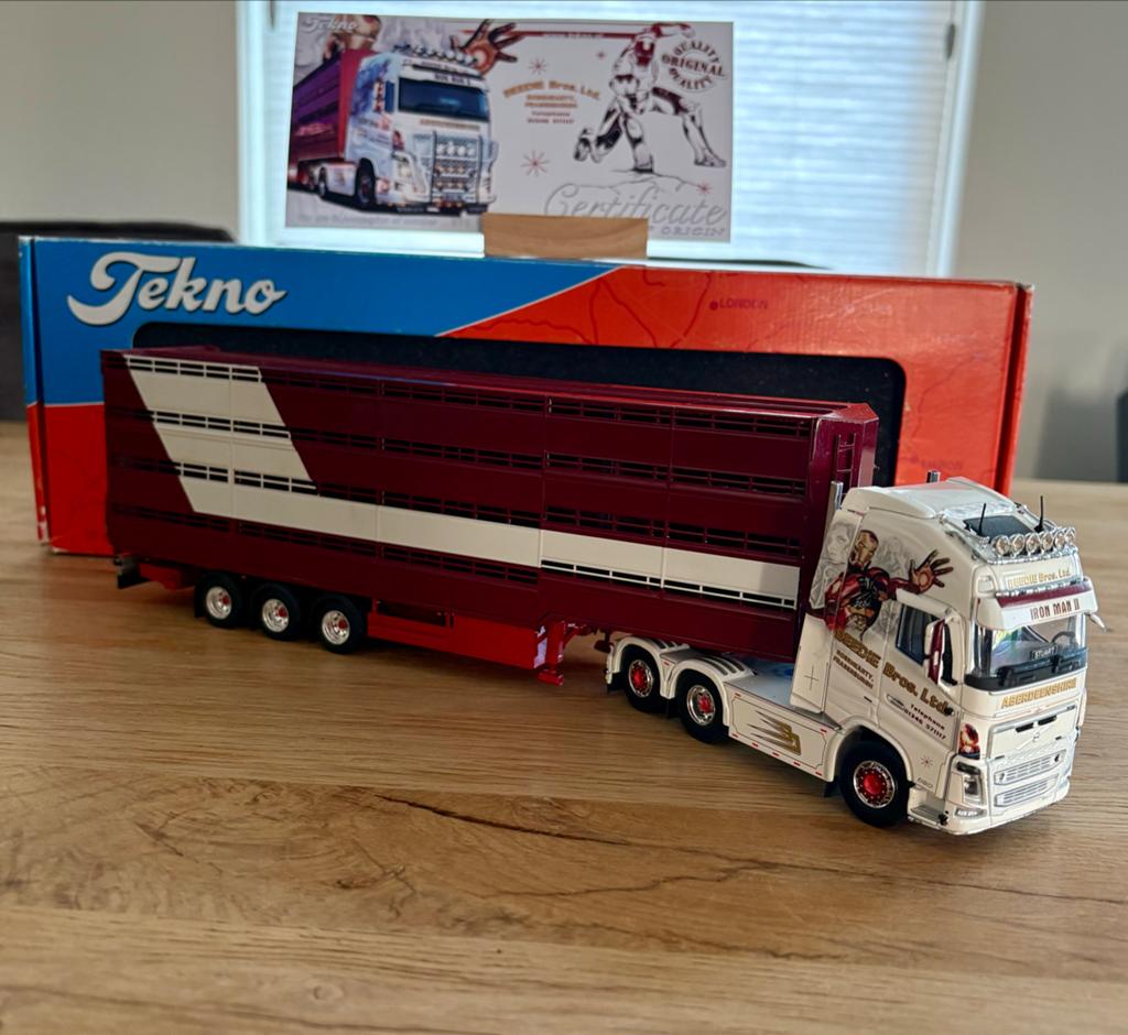 Tekno Volvo FH04 Globetrotter XL Beedie Bros Iron Man, Ophalen of Verzenden, Zo goed als nieuw, Bus of Vrachtwagen, Tekno