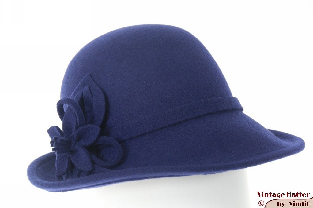Dames dophoed Hawkins blauw vilt met vilten bloem 55-57 new, Hoed, Hawkins, Nieuw, One size fits all
