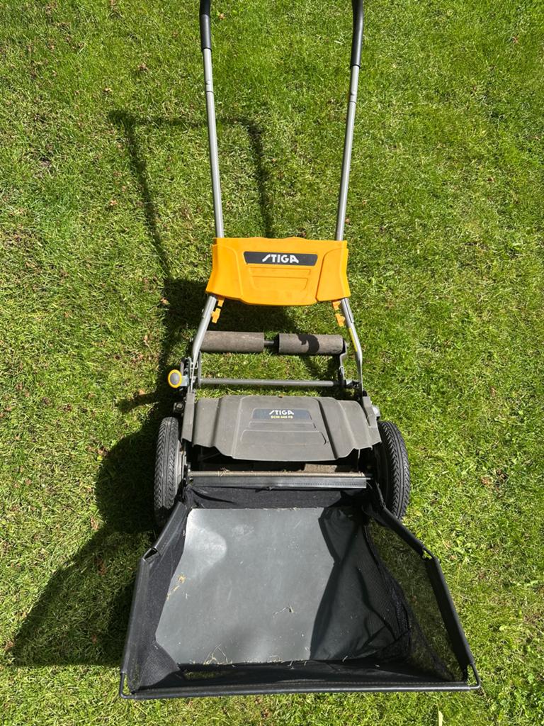 Stiga SCM 440 FS Handgrasmaaier met Opvangbak, Ophalen, Handgrasmaaier, Zo goed als nieuw, Opvangbak