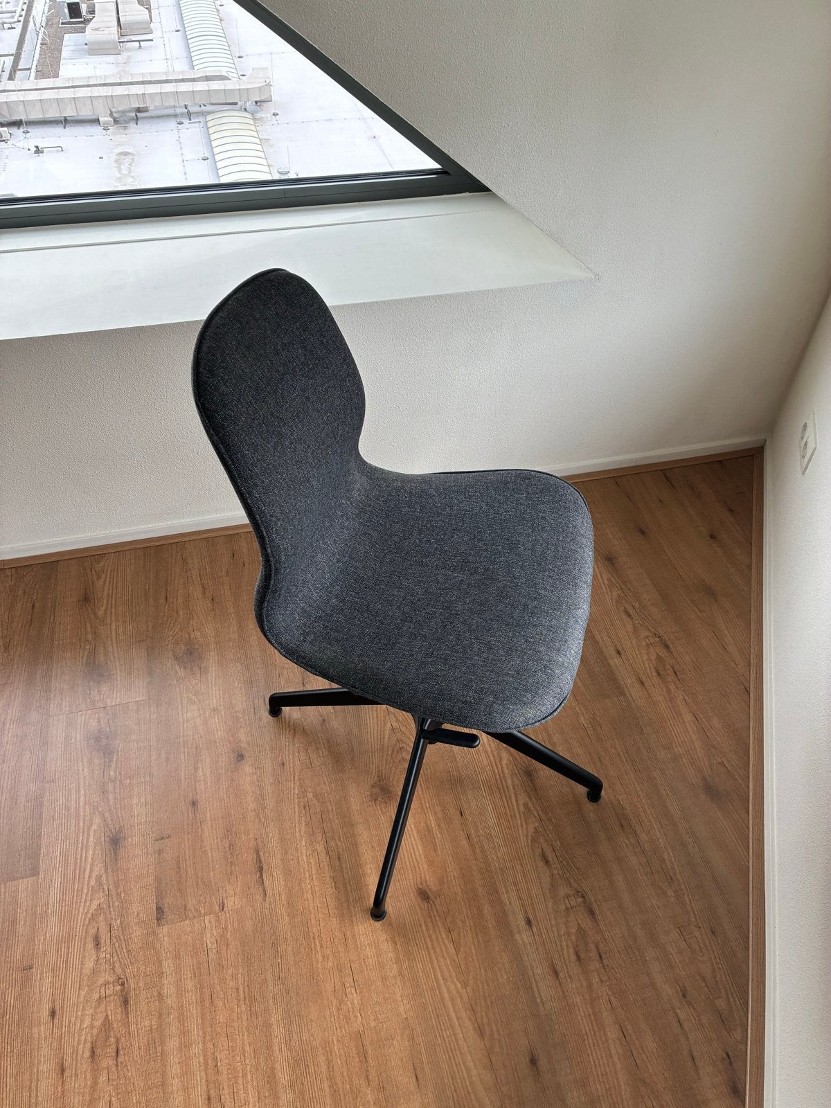 2 Ikea LÅNGFJÄLL Vergaderstoelen, Gunnared donkergrijs/zwart, Huis en Inrichting, Stoelen, Ophalen, Twee, Zo goed als nieuw, Stof