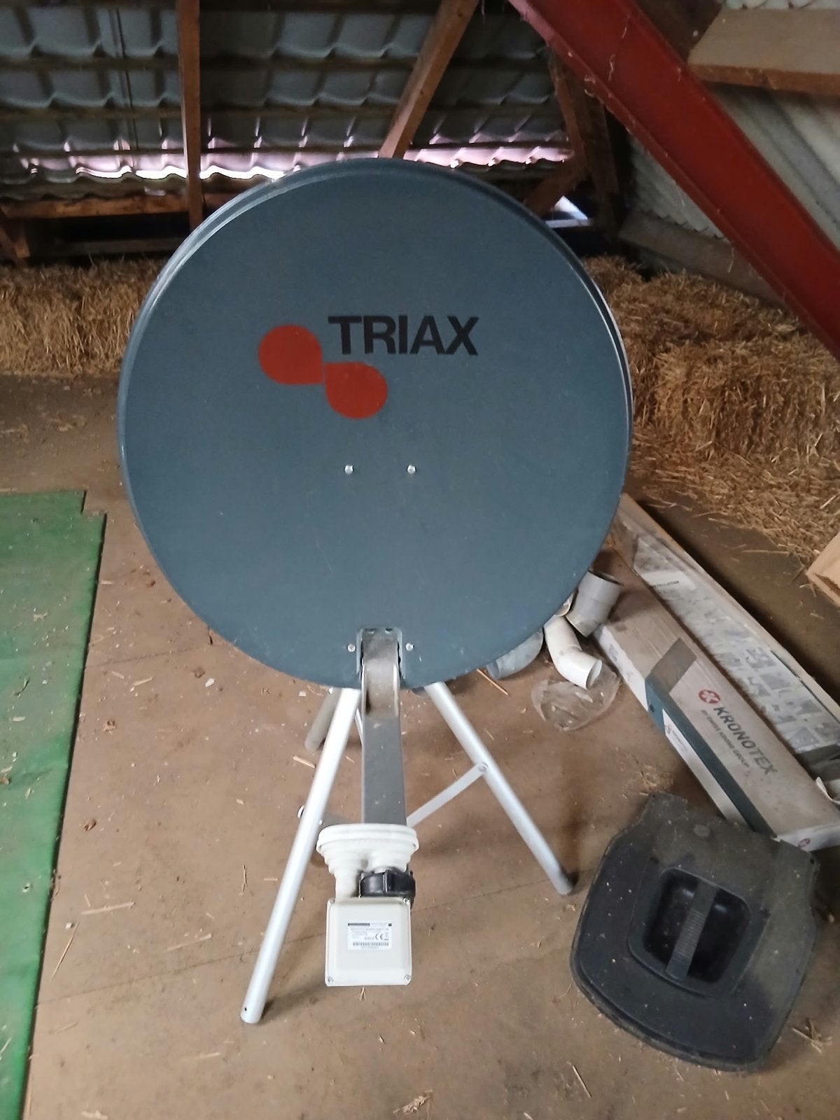 Triax schotelantenne met statief, Ophalen, Gebruikt, (Schotel)antenne, Overige merken