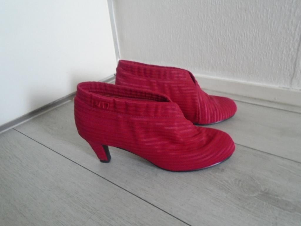 UN United Nude Apart Rood Enkel Laarzen Hakken maat 39 ZGAN, United Nude, Verzenden, Lage of Enkellaarzen, Zo goed als nieuw