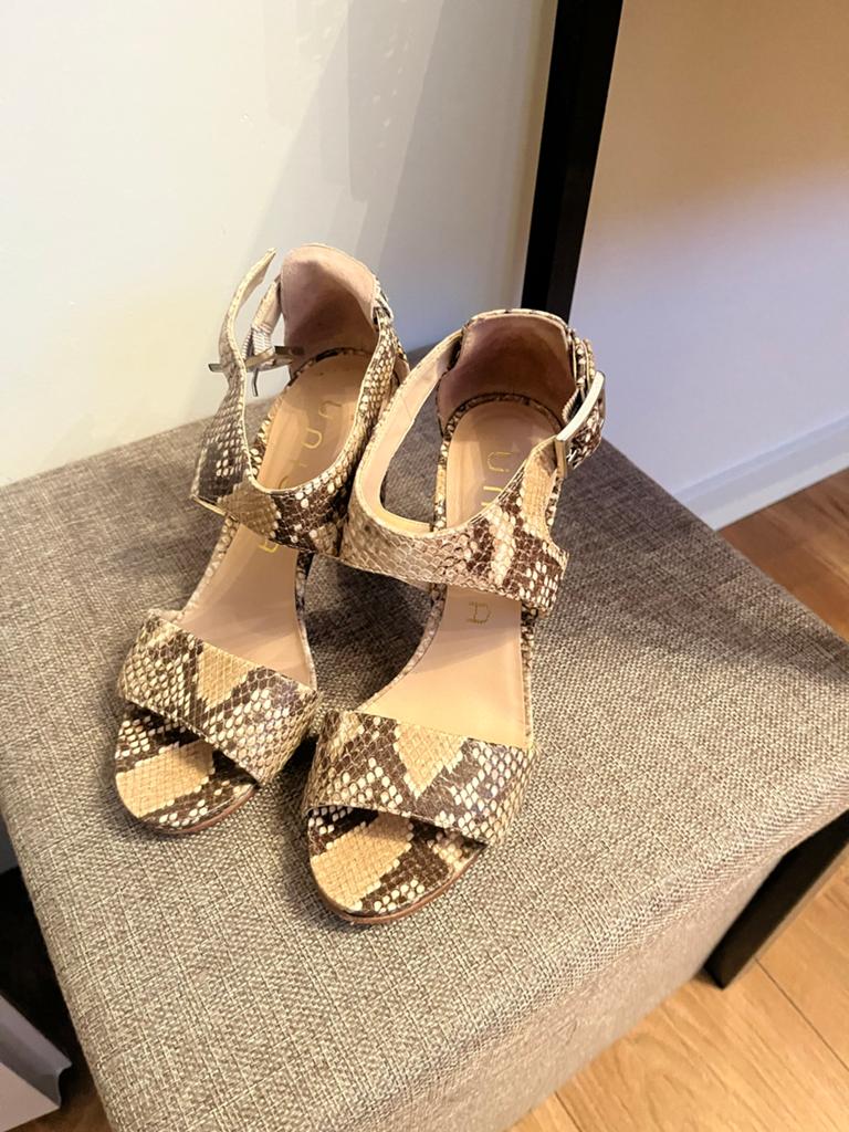 Sandalen met hak in slangenprint - Maat 37, Ophalen of Verzenden, Zo goed als nieuw, Overige kleuren, Sandalen of Muiltjes