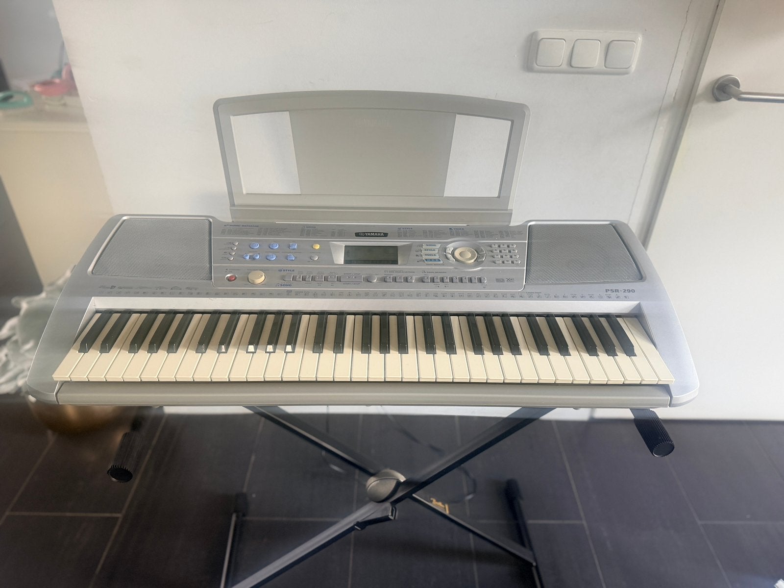 Yamaha keyboard met twee leerboeken, Ophalen, Yamaha, Aanslaggevoelig, 61 toetsen
