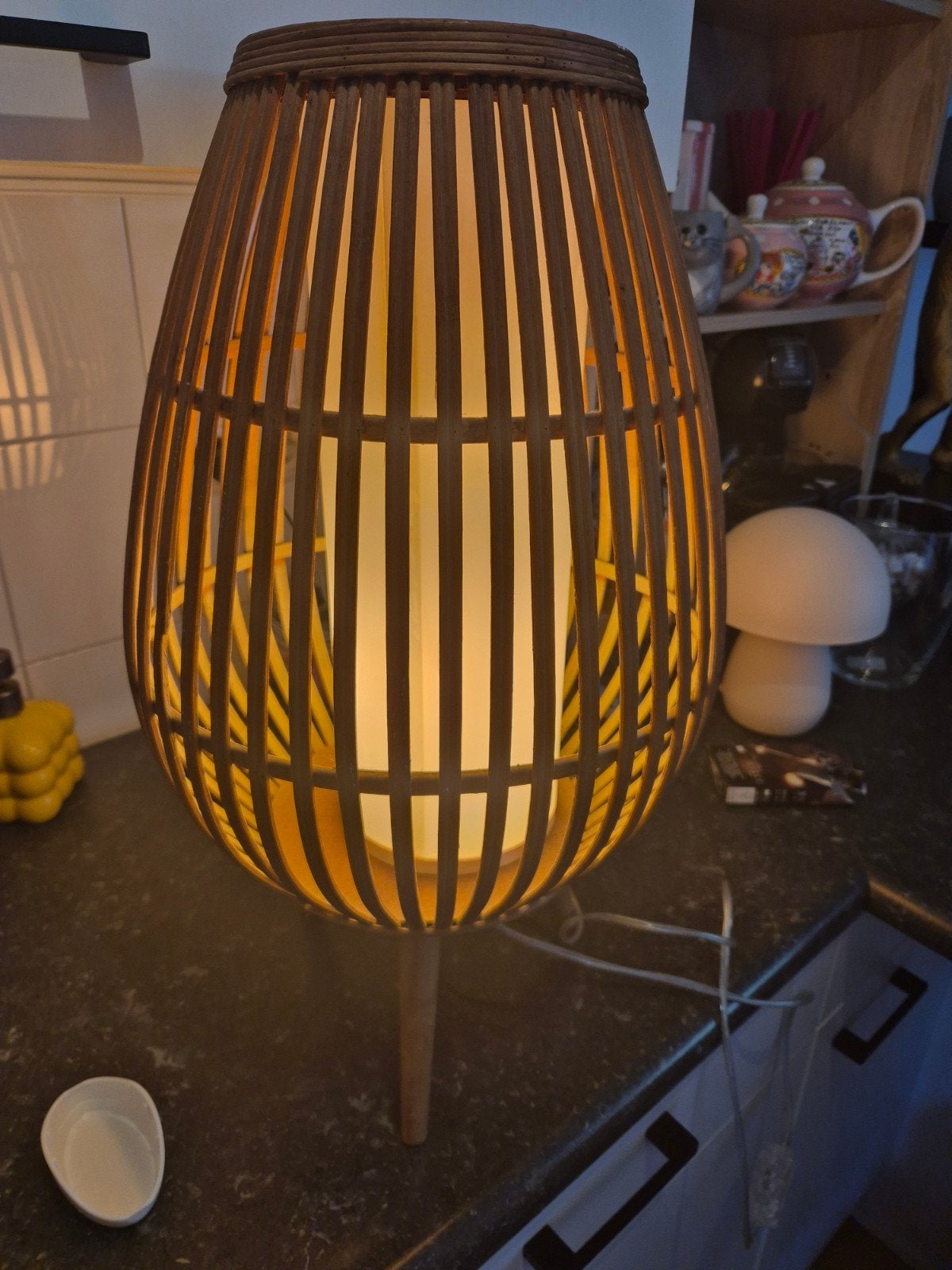 bamboe lamp! 1 lamp!! incl een mooie led lichtbron €15, Huis en Inrichting, Lampen | Tafellampen, Ophalen