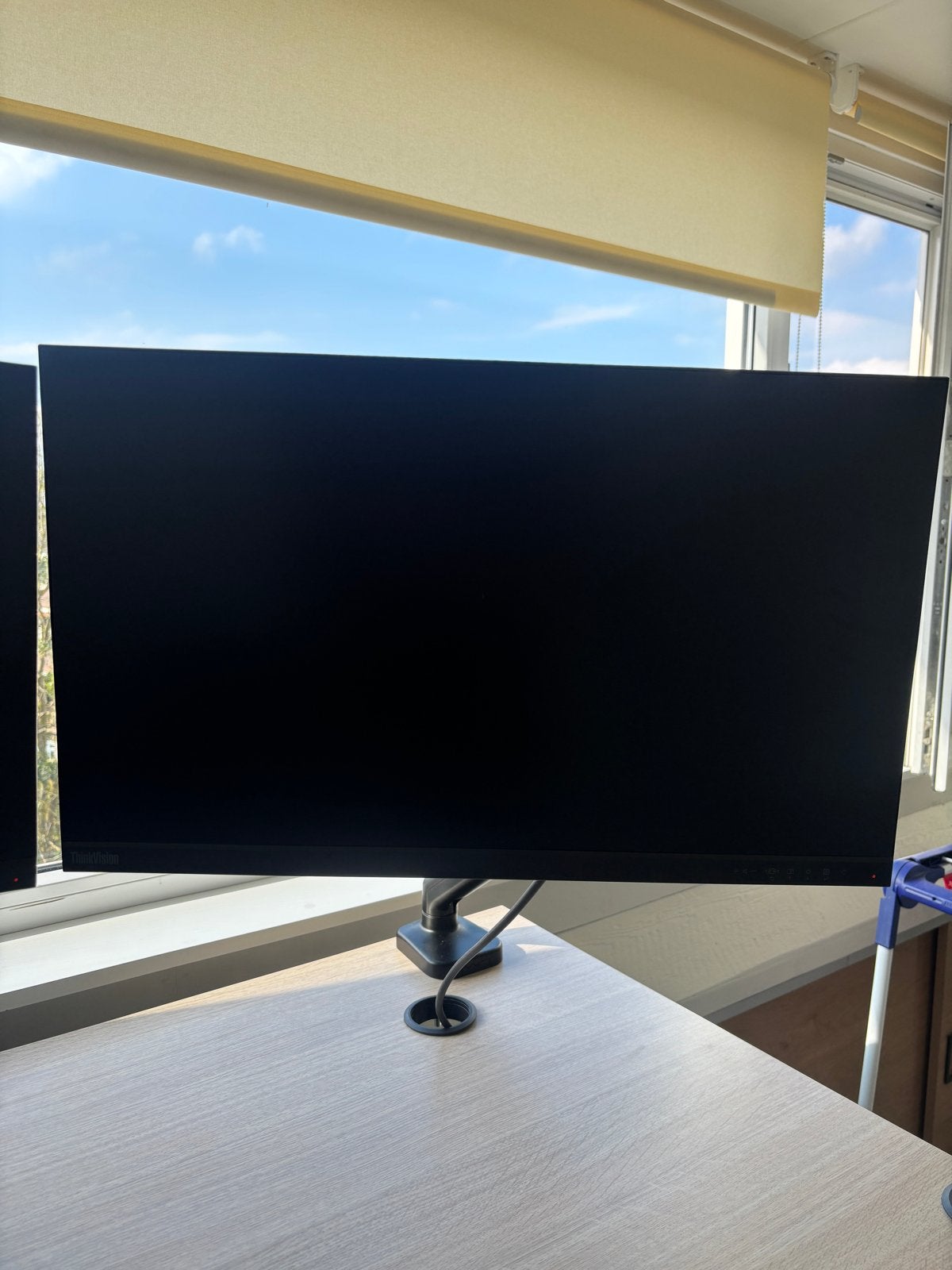 Lenovo ThinkVision E24-28 Monitor met bureaustandaard, Computers en Software, Ophalen, Zo goed als nieuw, Full HD