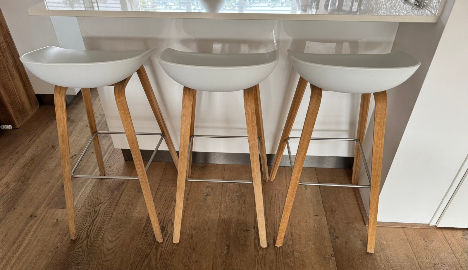 Hay barkrukken 3 stuks wit. About A Stool AAS32, 3 krukken, Ophalen, Zo goed als nieuw, 60 tot 90 cm
