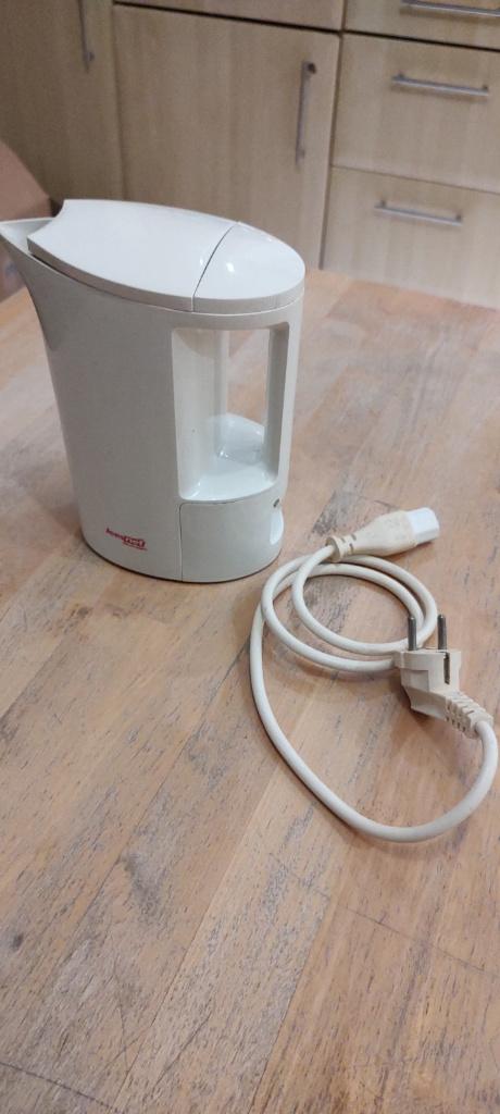 Kleine simpele waterkoker, Witgoed en Apparatuur, Waterkokers, Minder dan 1 liter, Ophalen of Verzenden, Gebruikt
