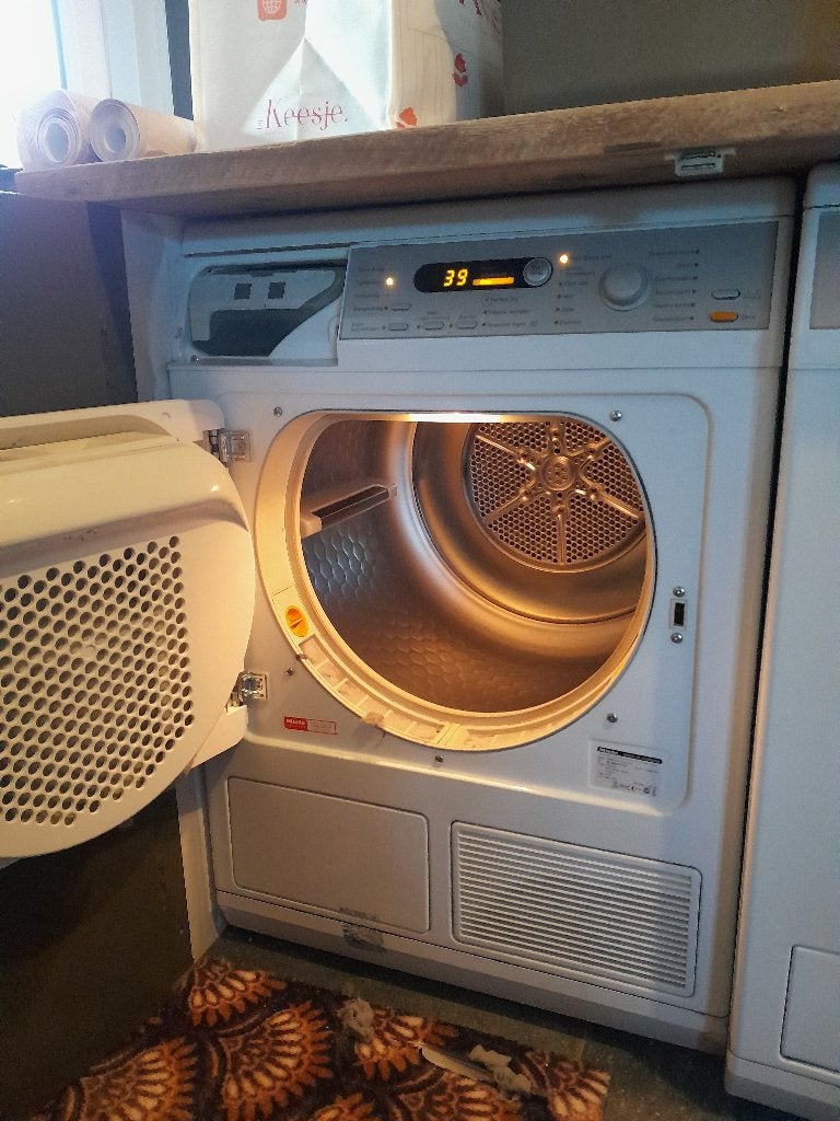 Droger Miele MOET DEZE WEEK WEG, Ophalen, 6 tot 8 kg, Gebruikt, Anti-kreukfase
