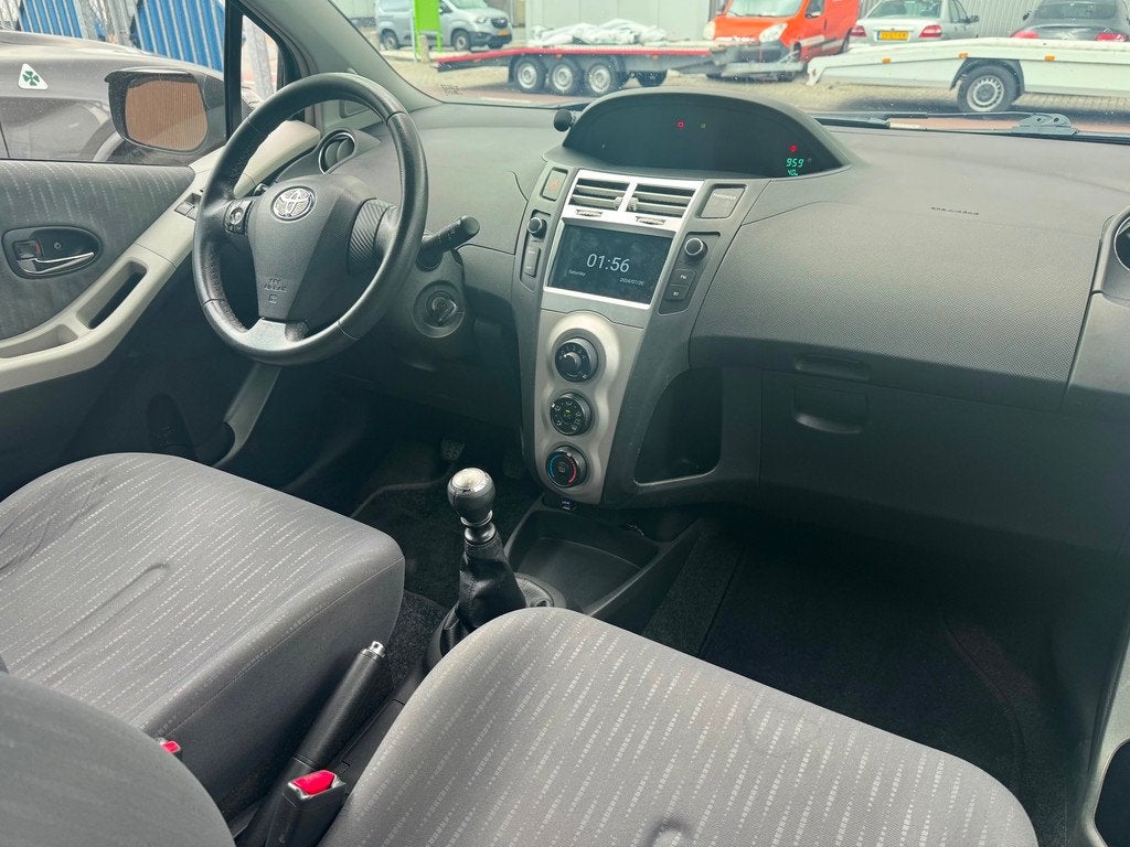 Toyota Yaris 1.3 VVTi Comfort Airco Carplay LM, Voorwielaandrijving, 1025 kg, 101 pk, 4 cilinders