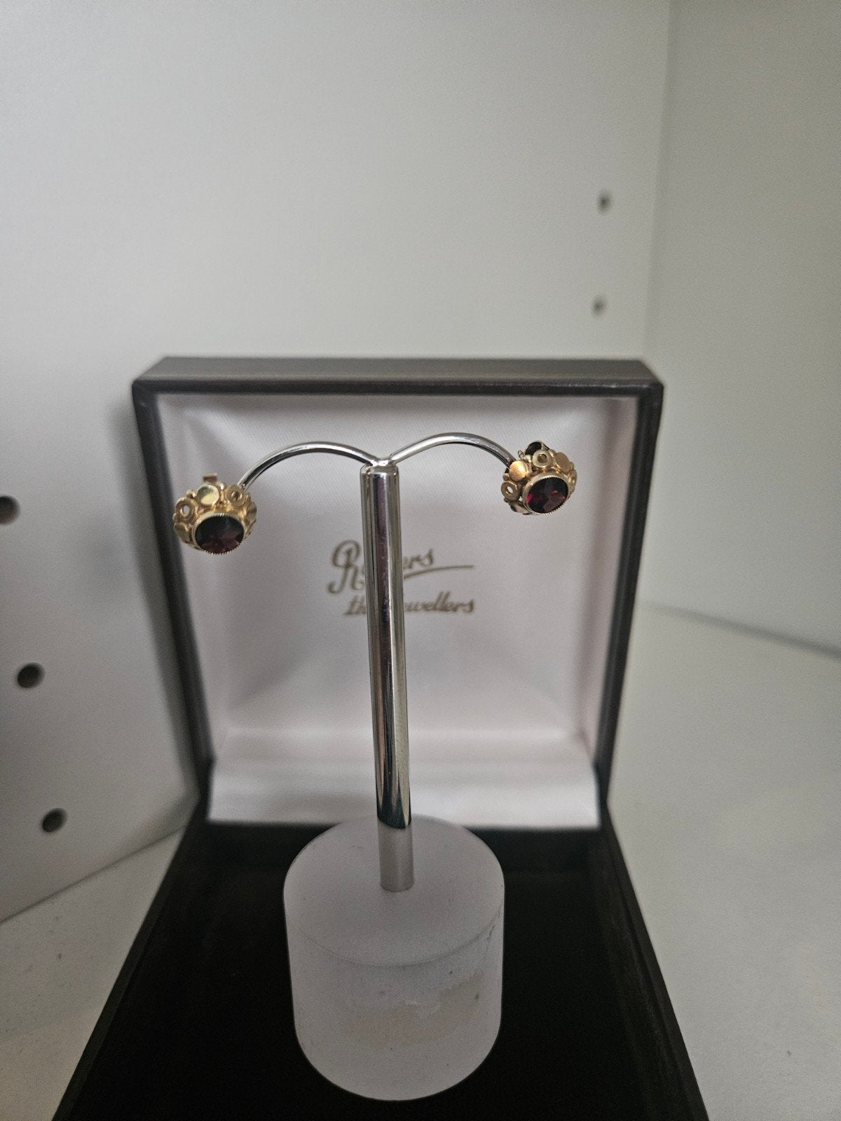 Vintage gouden oorbellen met granaat, Ophalen of Verzenden, Goud