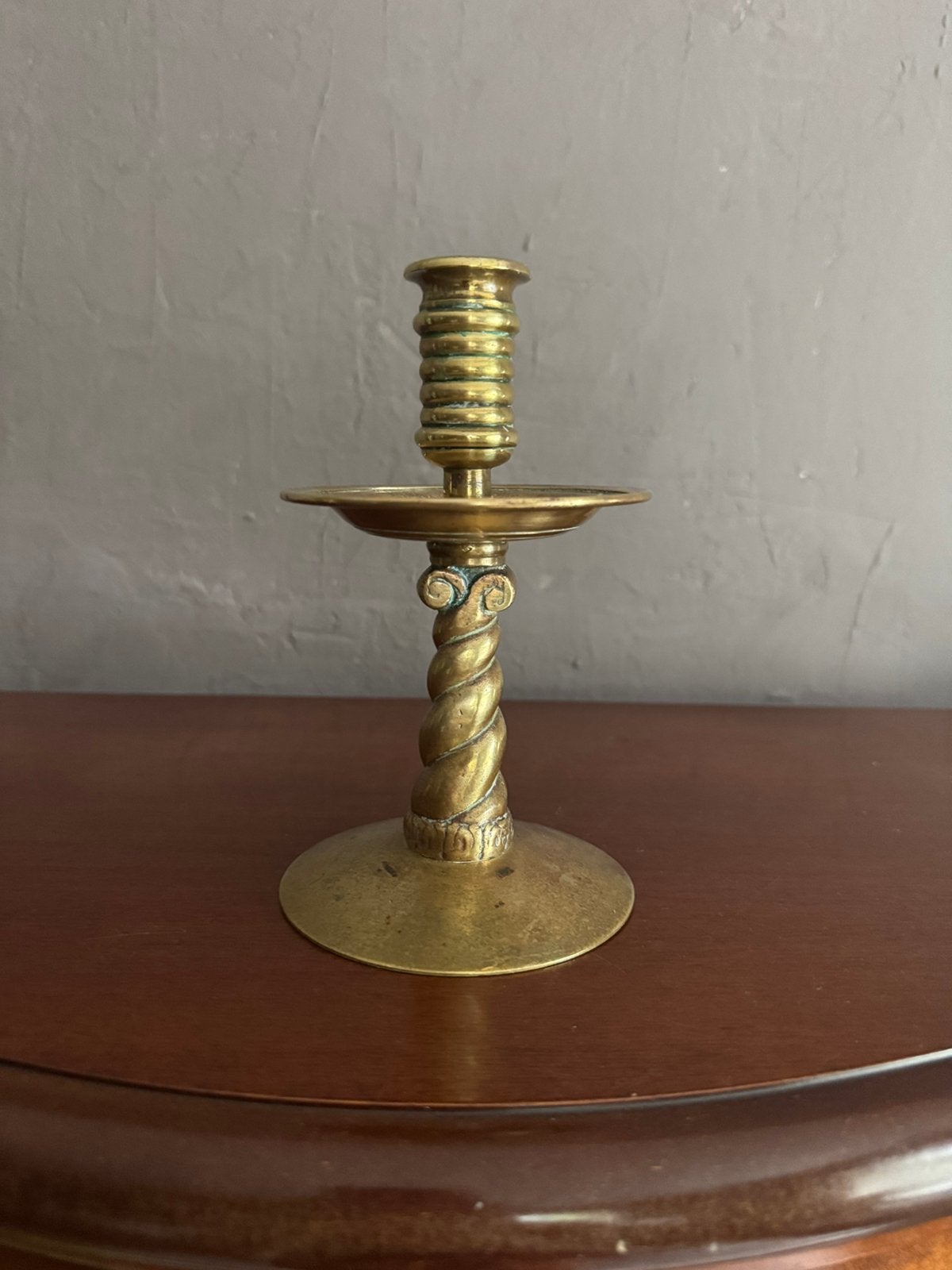 Geelkoperen 19e eeuwse kraagkandelaar gedraaide voet 17cm h, Ophalen of Verzenden, Koper of Brons