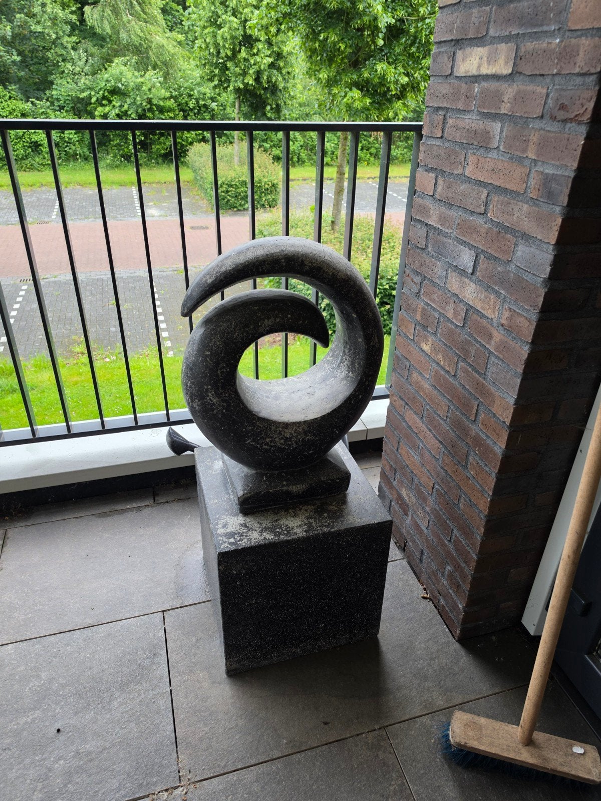 Stenen Abstract Beeld met Voet voor Buiten, Ophalen, 50 - 100 cm, Steen of Keramiek, Handgemaakt