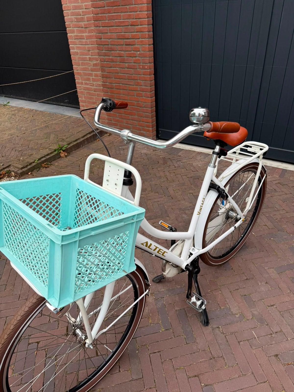 Altec damesfiets/Omafiets/transporter wit, Fietsen en Brommers, Ophalen, Zo goed als nieuw