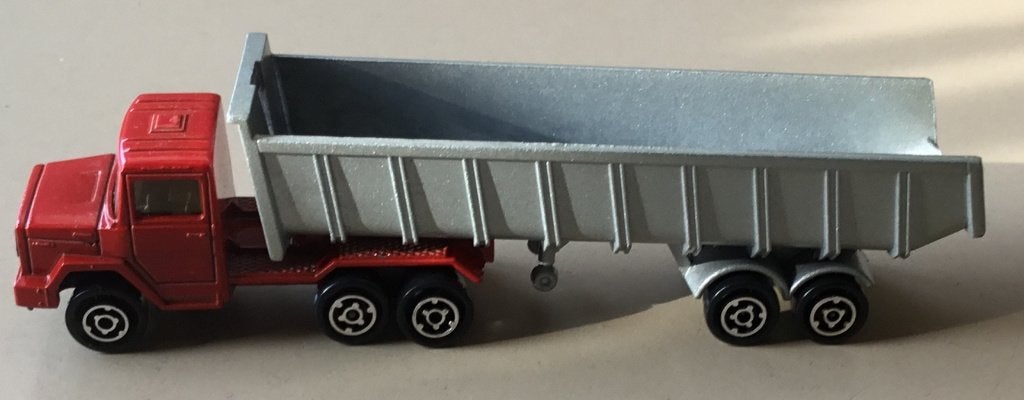 Majorette 1:100 # 377 Magirus met kiepaanhanger, Hobby en Vrije tijd, Modelauto's | 1:87, Ophalen of Verzenden, Zo goed als nieuw
