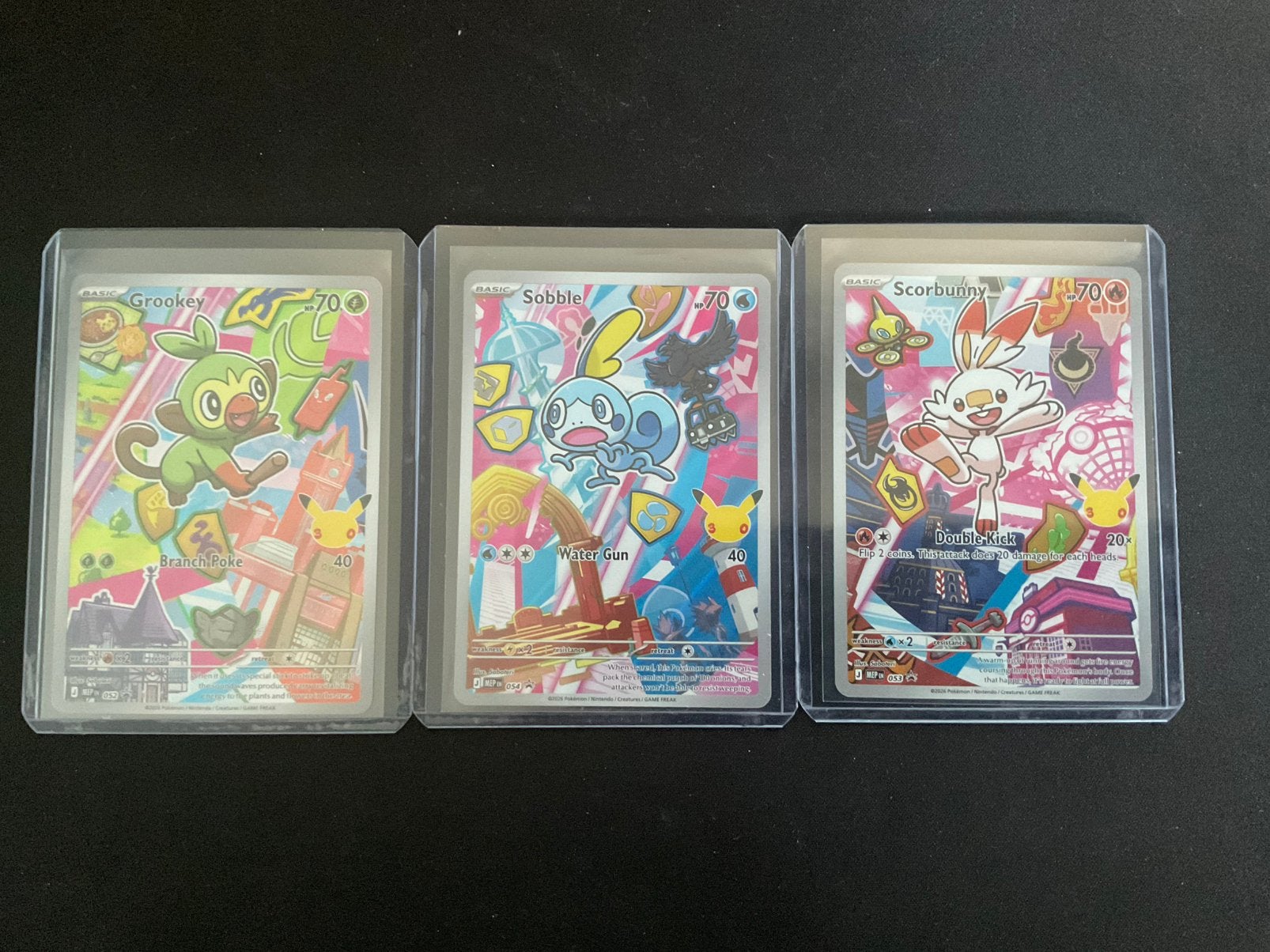 Pokemon First Partne gen 8 illustration rares, Ophalen of Verzenden, Nieuw, Meerdere kaarten, Foil
