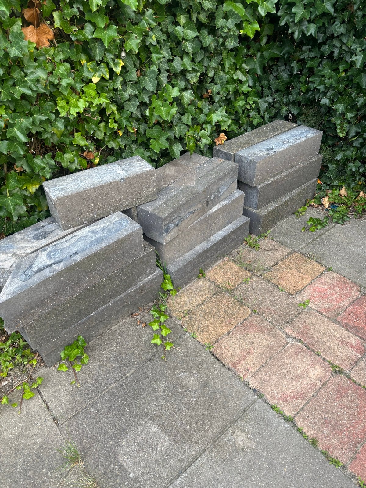 Gebruikte betonnen opsluitbanden: gratis!!!!!!!!…, Tuin en Terras, Overige materialen, Gebruikt, Overige typen, Ophalen of Verzenden
