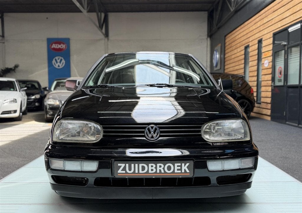 Volkswagen Golf 1.8 AUT Uniek | 116DKM | Dak | 5-Drs |, Auto's, Automaat, Volkswagen, Zwart, Origineel Nederlands