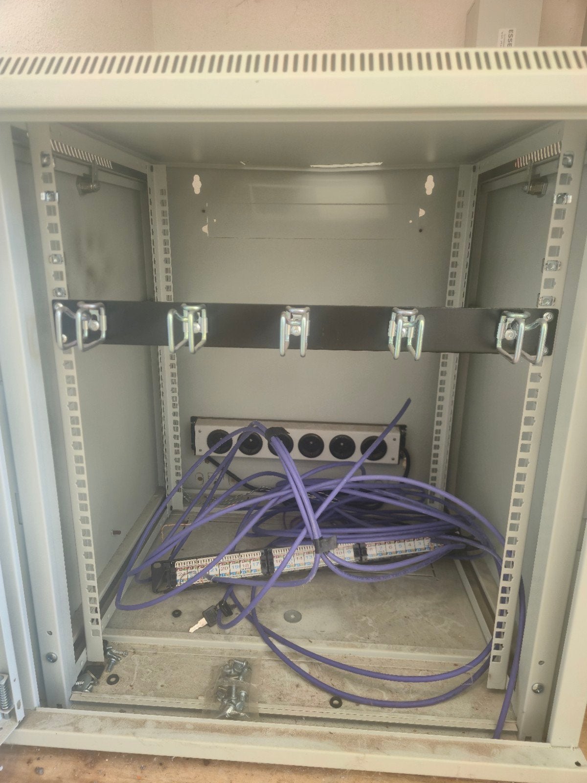 patchkast - serverkast 12U, Ophalen