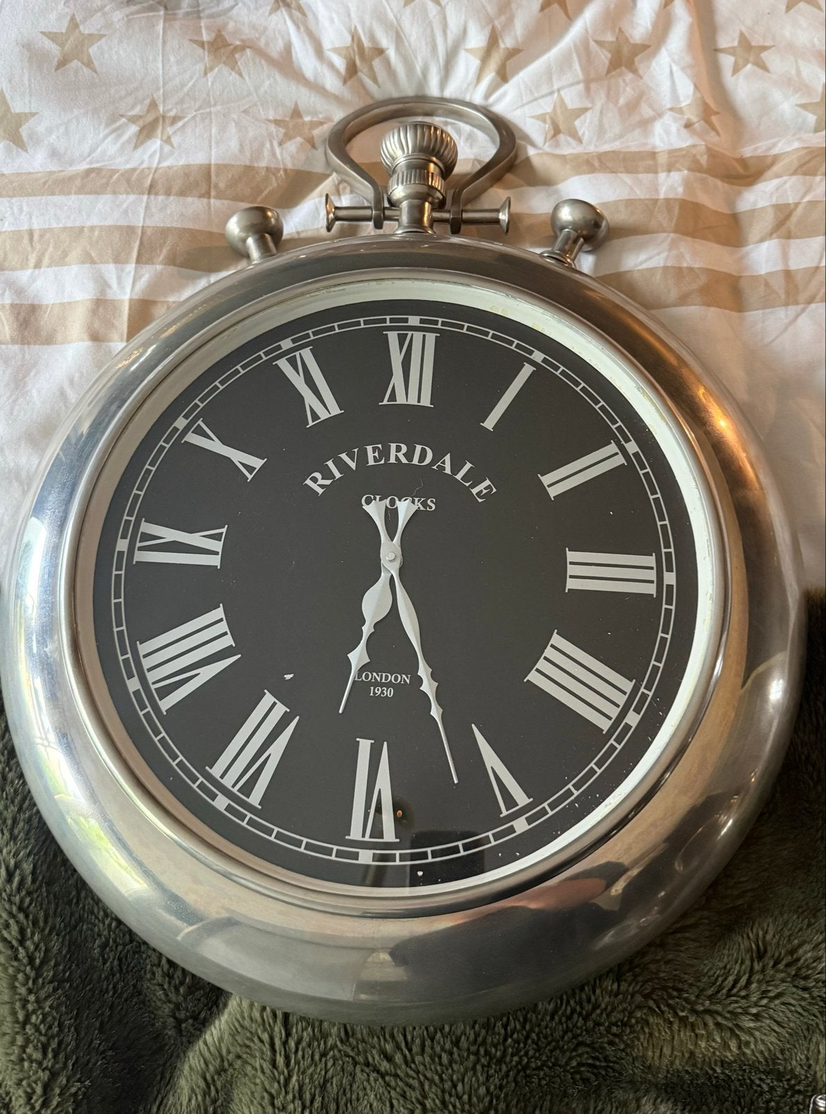 Grote Riverdale Wandklok - Zilverkleurig met Romeinse Cijfer, Ophalen, Zo goed als nieuw, Wandklok