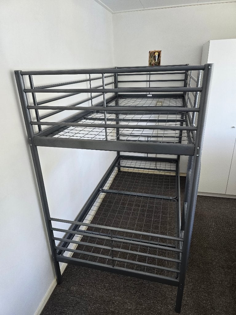 Stapelbed SVARTA / IKEA, Ophalen, 90 cm, 160 tot 180 cm, Tweepersoons