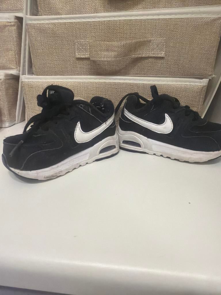 Nike sneakers maat 22 - Zwart met wit, Ophalen of Verzenden, Gebruikt, Jongen of Meisje