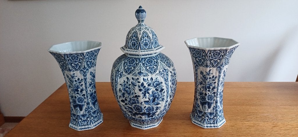 Delfts blauwe vazen kaststel., Ophalen