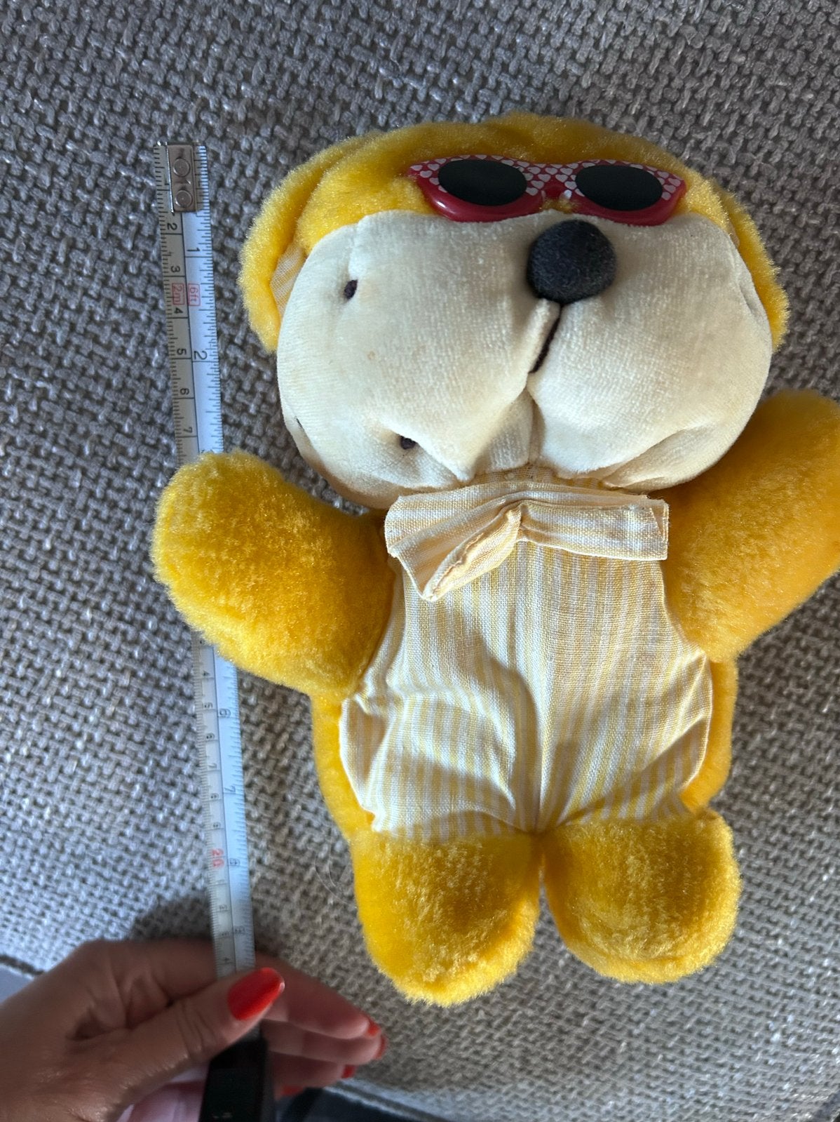 Gele knuffel hond met zonnebril vintage, Gebruikt, Geel, Beer, Ophalen of Verzenden
