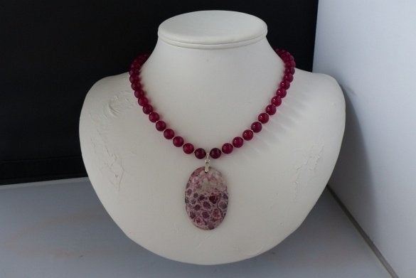 AGAAT- FOSSIELKORAAL ketting/oorhanger-set, Verzenden, Nieuw, Met edelsteen, Rood