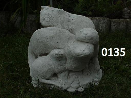 DE DRIE OTTERS. nr 0135., Ophalen, Nieuw, Beton, Dierenbeeld