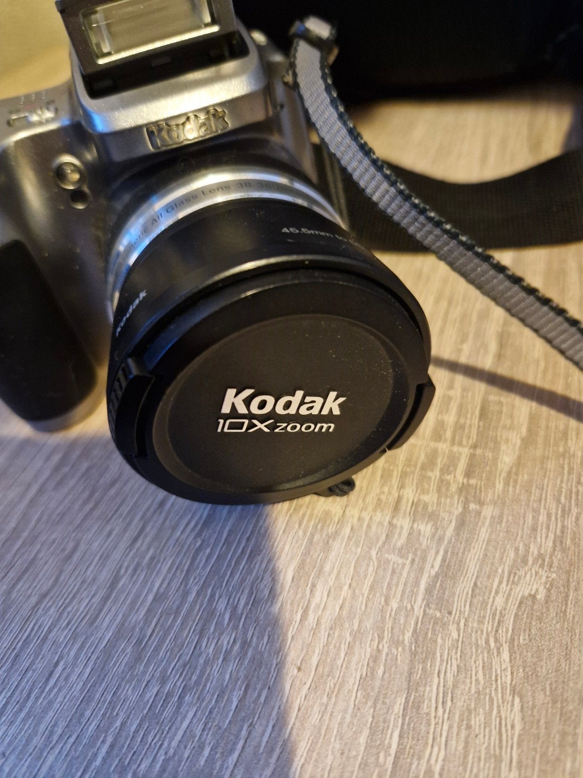 Kodak EasyShare Z740 Bridgecamera met 10x optische zoom, Ingebouwde flitser, Gebruikt, Lensdop, Ophalen of Verzenden