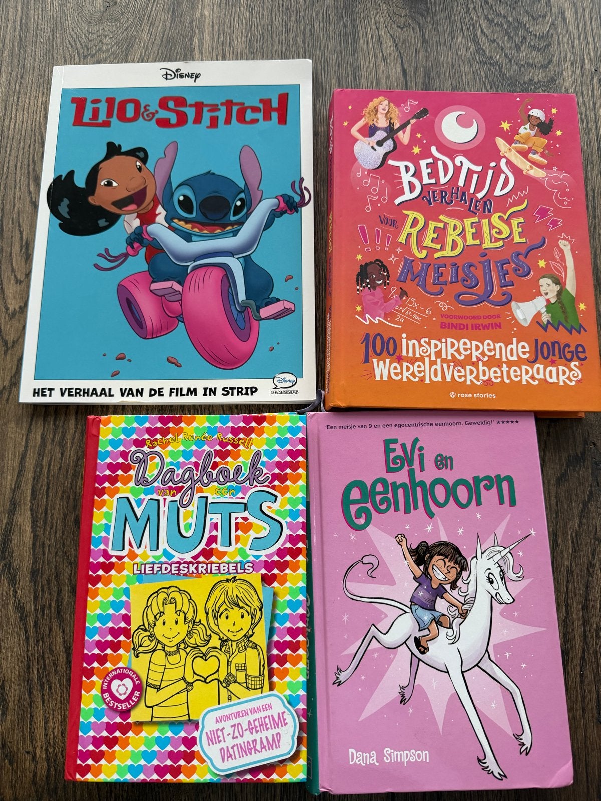 4 kinderboeken: Lilo & Stitch, Bedtijdverhalen, Dagboek, Evi, Ophalen, Zo goed als nieuw, Fictie